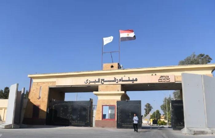 إسرائيل تفتح معبر رفح بشكل محدود