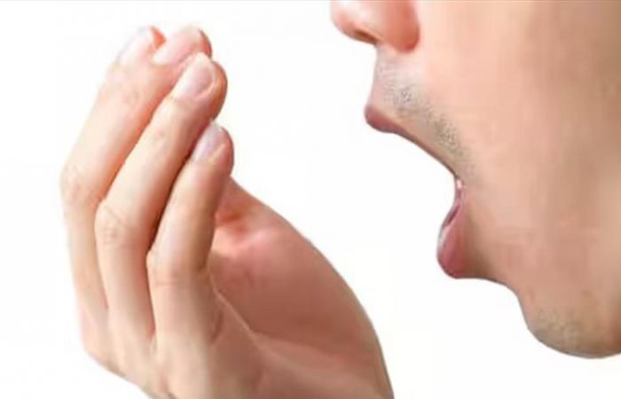 رائحة غريبة قد تكون علامة مبكرة للسرطان… ما الأعراض التي لا يجب تجاهلها؟