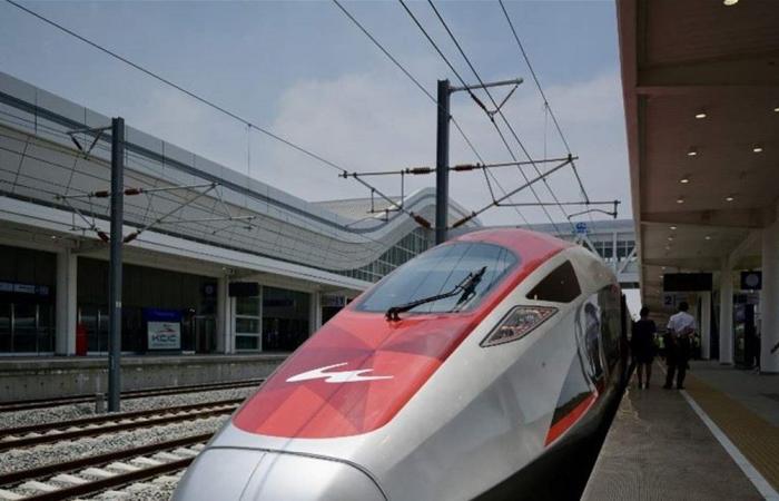 في أميركا... قطار اصطدم بشاحنة وسط عاصفة شتوية