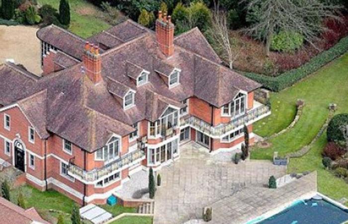 شعر بالتهديد.. ممثل غادر منزله داخل أرقى الاحياء