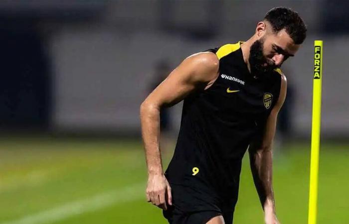 تعثر مفاجئ في صفقة انتقال كريم بنزيما إلى الهلال