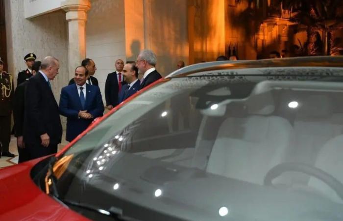 سعرها نحو 49 ألف دولار.. أردوغان يهدي السيسي سيارة تركية كهربائية هذه مواصفاتها (صور)