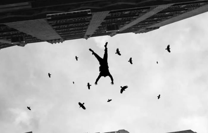 في تركيا... شاب انتحر أمام المارة!