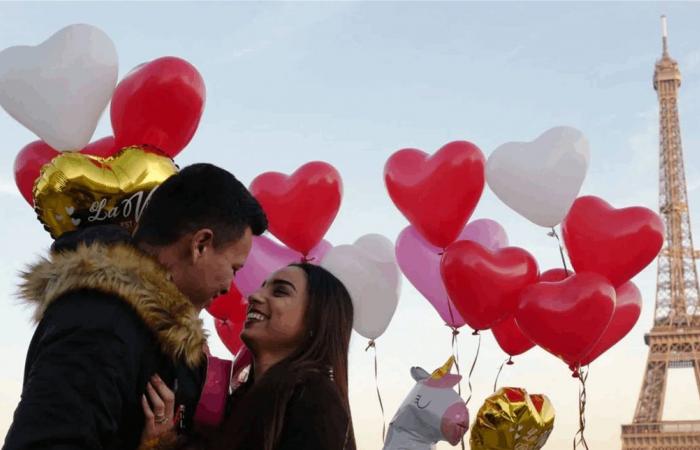 كيف يحتفل العالم بالشهر الأكثر رومانسية؟