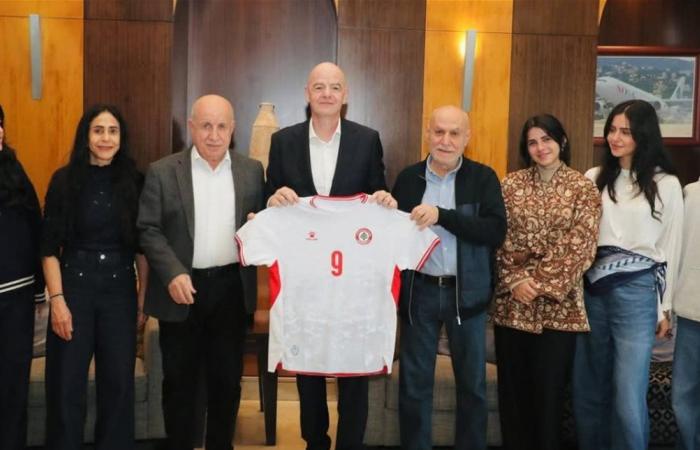 رئيس "الفيفا" وعائلته في بيروت