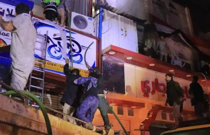 حادثة مروّعة في بلد عربي.. وفاة طفل وإصابة 13 بحريق مجمع