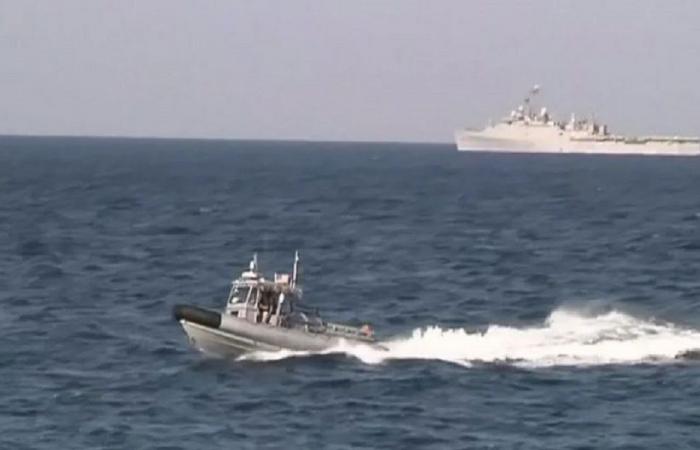 إيران تطلق مناورات “‌التحكم ‌الذكي” في مضيق هرمز