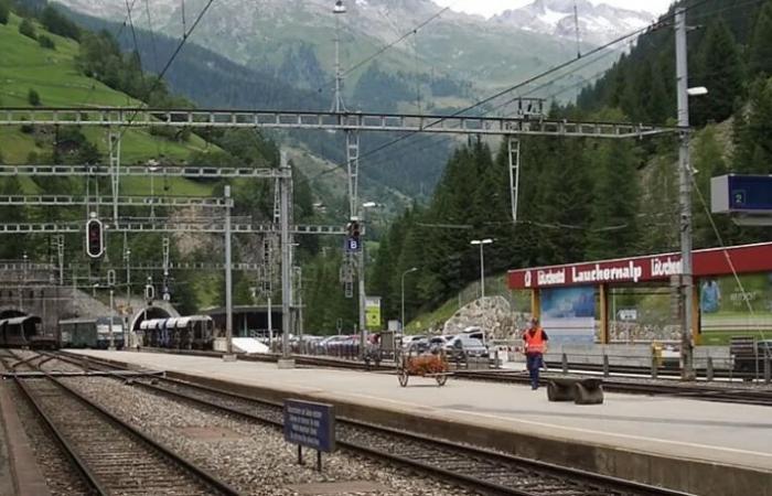 انحراف قطار عن سكته في سويسرا