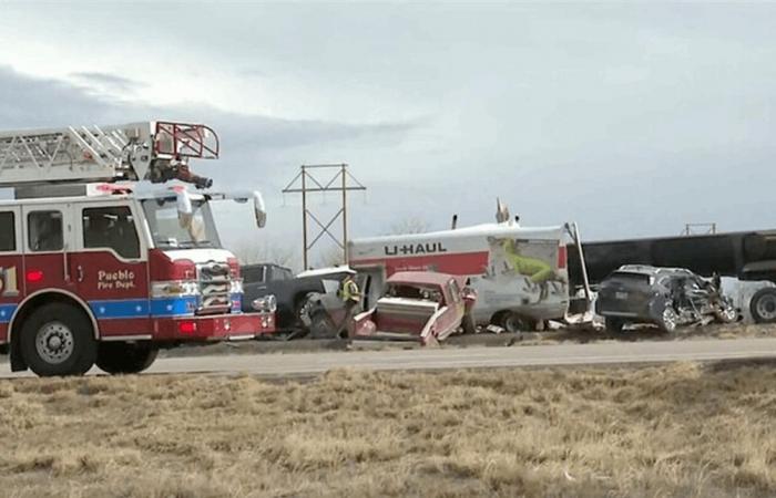 بالفيديو: تصادم مروع بين أكثر من 30 مركبة.. عاصفة ترابية تحوّل الطريق إلى فخ