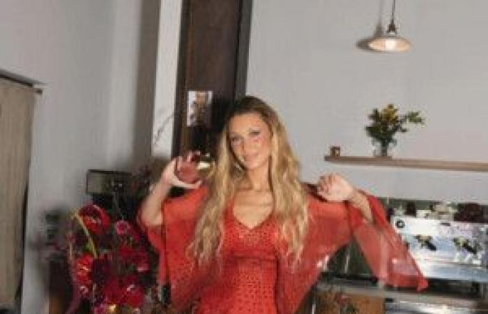 بيلا حديد تسحر الأنظار في نيويورك بتوقيع لبناني عالمي