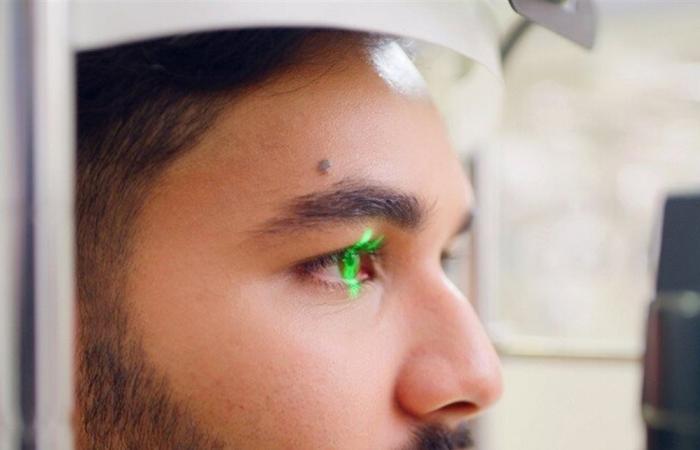 ليس الاستخدام المتزايد للشاشات.. إليكم السبب الحقيقي وراء انتشار قصر النظر