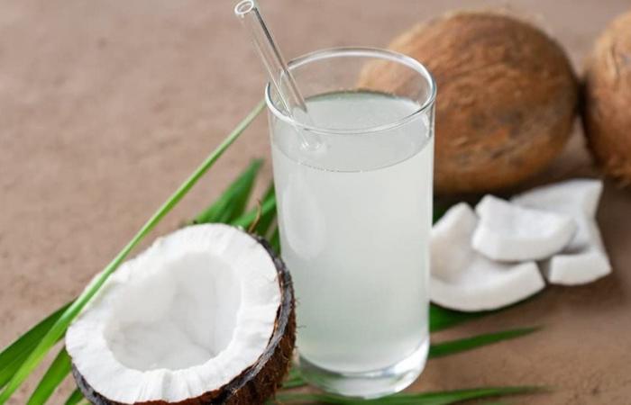 مفاجأة.. هذا ما يحدث لجسمك عند تناول ماء جوز الهند يوميًا!