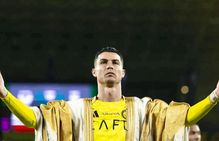 بالفيديو.. رونالدو يرتدي البشت السعودي