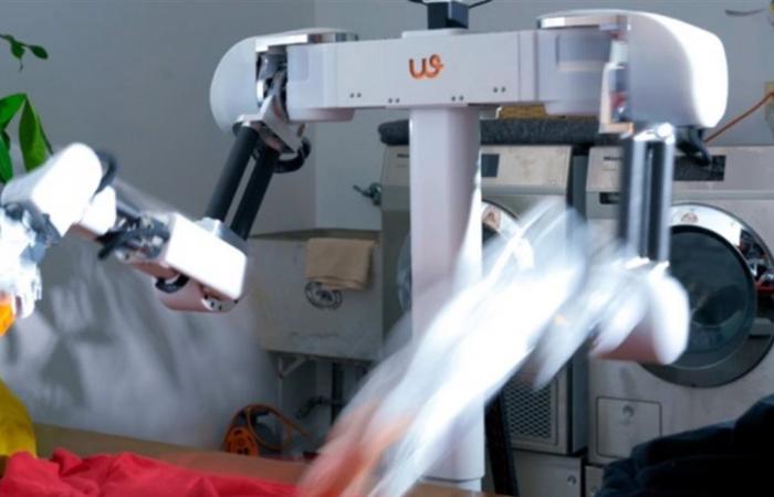 روبوت يقوم بطيّ الملابس فقط!