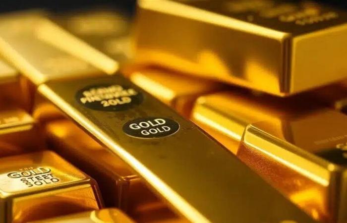 بتهمة الحصول على رشاوى "سبائك ذهبية".. إحالة مسؤولين كبار للمحاكمة!