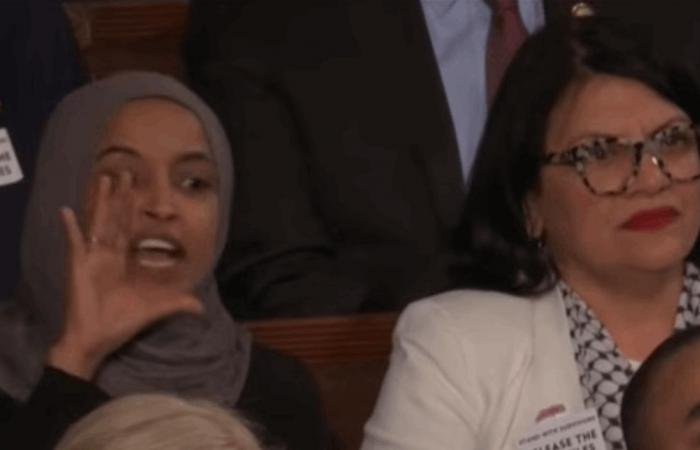 وصفتاه بـ"الكاذب والقاتل".. نائبتان هاجمتا ترامب خلال خطابه (فيديو)