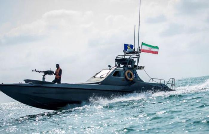 زورق بحريني تعرّض لسطو مسلح إيراني