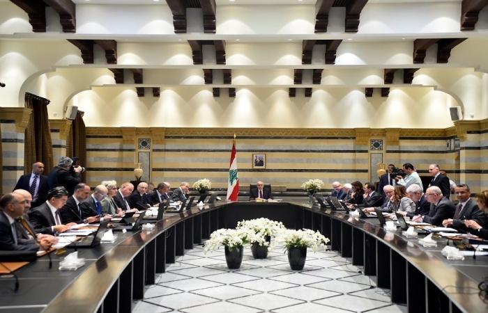 بالصور: جلسة حكومية في السراي