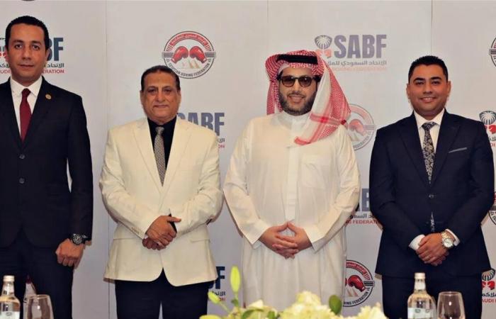 السعودية ومصر توقعان بروتوكول تعاون لتطوير رياضة الملاكمة