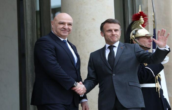 اتصال بين عون وماكرون… وقرار بتأجيل مؤتمر دعم الجيش