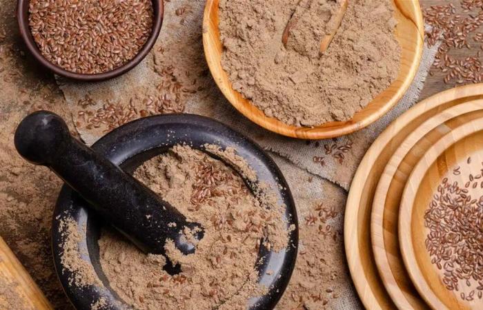 لماذا تتحول بذور الكتان إلى "غذاء خارق" عند طحنها؟