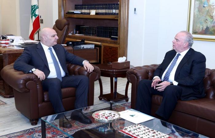 واقع شبكتي الاتصالات بين الحاج وعون