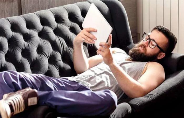 الجلوس الطويل يرفع مخاطر المشاكل الصحية المزمنة