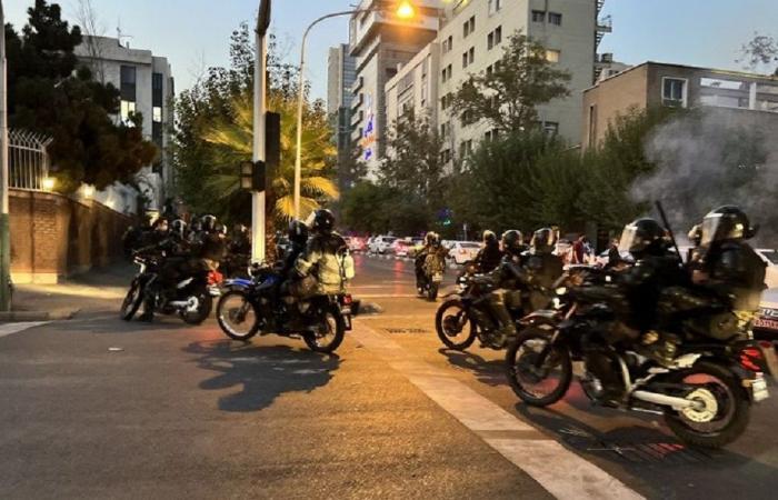 الأمن يشدد قبضته لمنع التظاهر في إيران