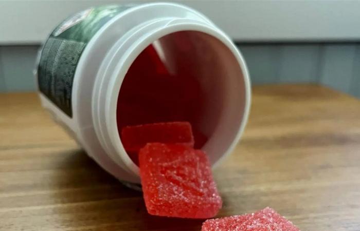 قطعة حلوى تقود 3 تلاميذ إلى الطوارئ في مدرسة بأميركا