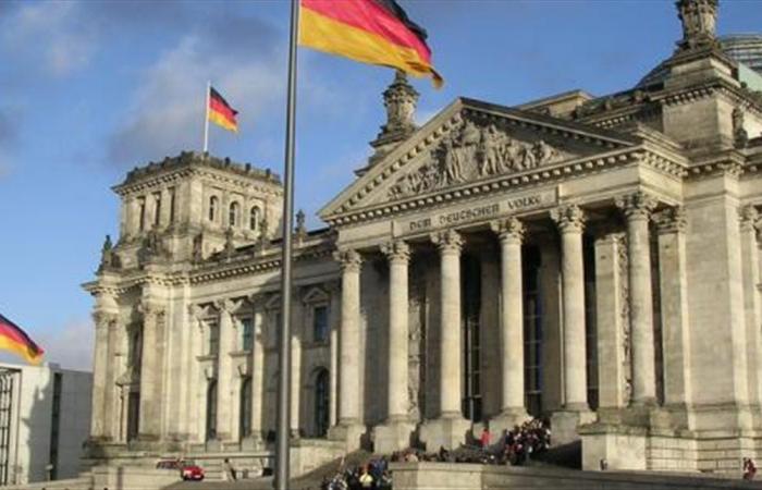 إضرام النار قرب مبنى المستشارية الألمانية في برلين