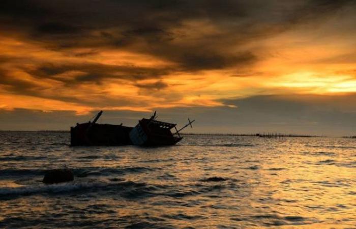 سفينة تتعرض لضربة بمقذوف قبالة الإمارات!