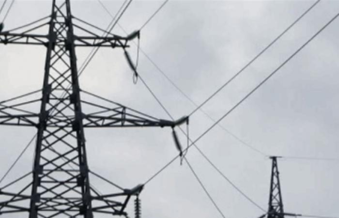 لصٌ "منحوس"... توفي بعدما علق على عمود كهرباء! (فيديو)