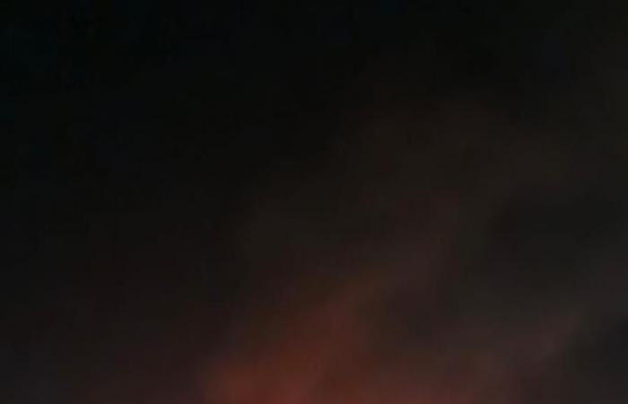 بالصور: غارات عنيفة تستهدف عدة مناطق جنوبية