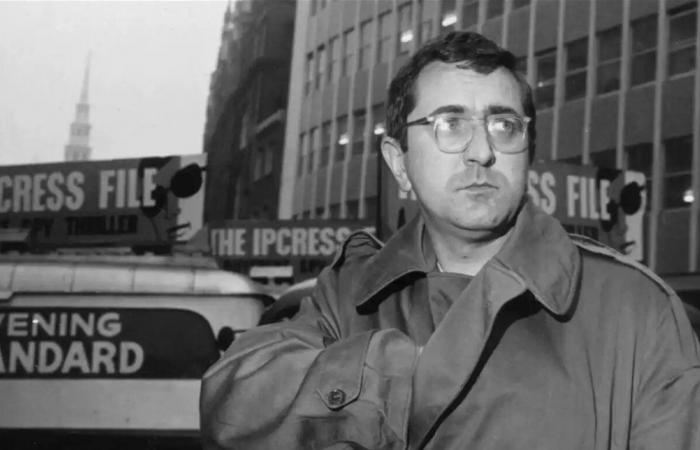 رحيل "عرّاب" روايات التجسس.. لين ديتون يغادر عالمنا تاركاً إرثاً من الغموض