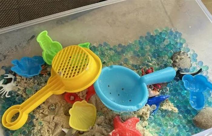 سحب "حبيبات الماء" في أميركا بعد وفاة طفل وتسجيل آلاف الإصابات