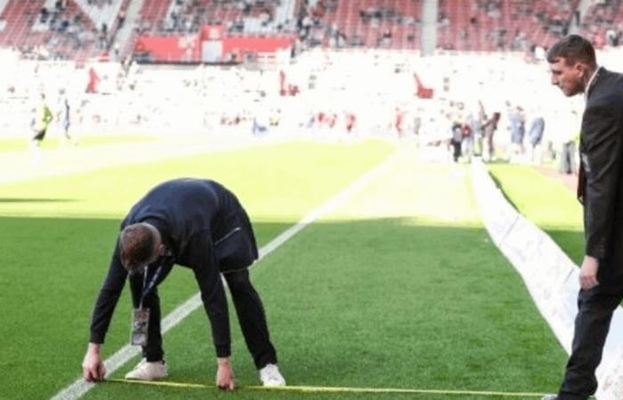 لوحات إعلانية تهدد اللاعبين!