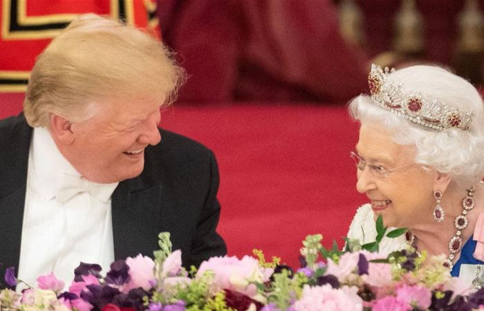ترامب حاول "استدراج" الملكة إليزابيث.. ماذا سألها عن هاري وميغان؟