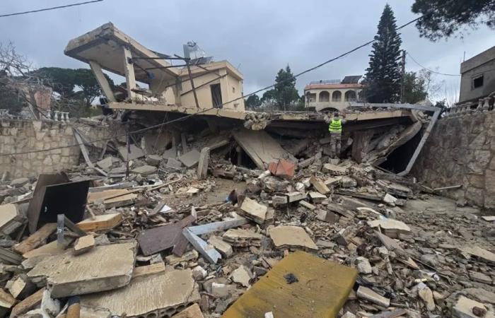 ضحيتان في غارة على منزل