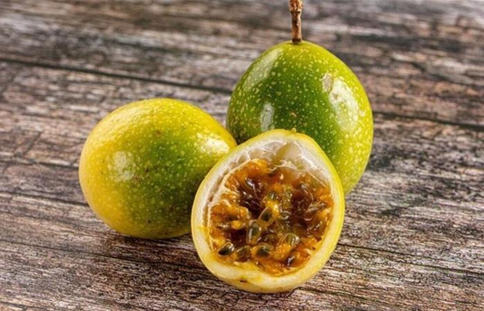 فاكهة استوائية تساعد على إبطاء ألزهايمر.. ما هي؟