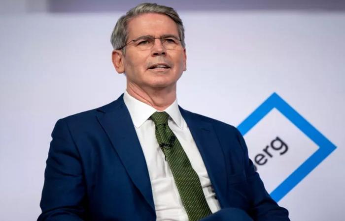 وزير الخزانة الأميركي: سنسيطر على مضيق هرمز