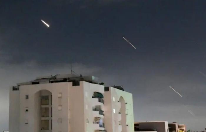 صواريخ من إيران و”الحزب” تستهدف إسرائيل