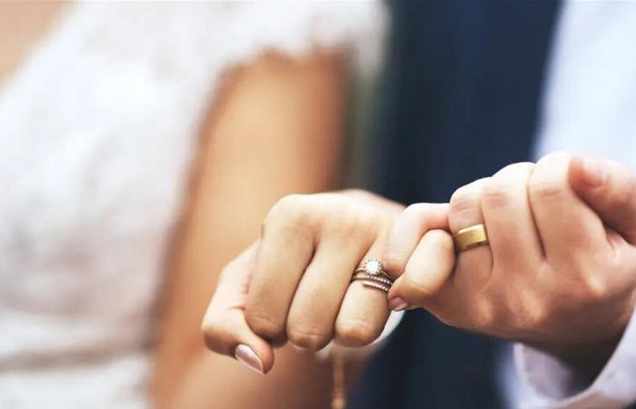 فنان شهير يحتفل قريباً بزواج ابنه في جدة.. وهذه التفاصيل الكاملة للحفل (صورة)