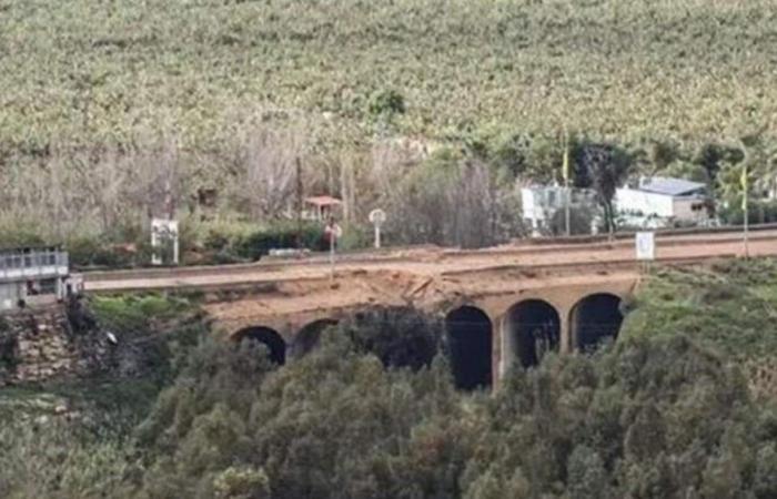 بالفيديو: استهداف الجسرين الواصلين بين سحمر ومشغرة