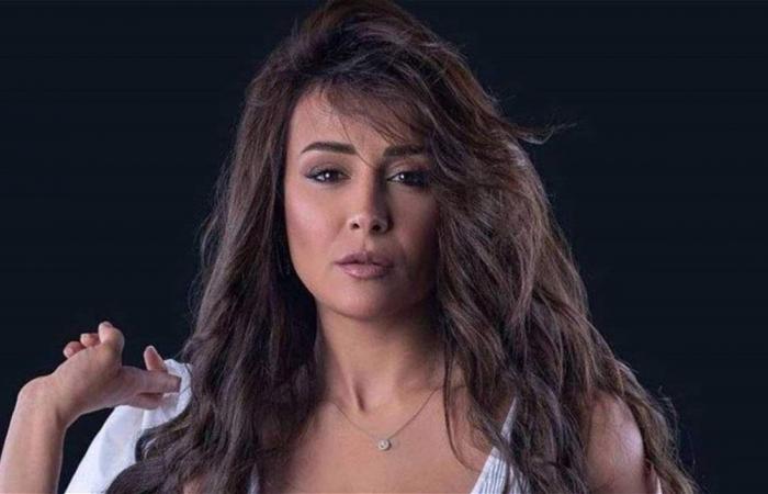 كندة حنا تخطف الأنظار بإطلالة كاجوال جديدة