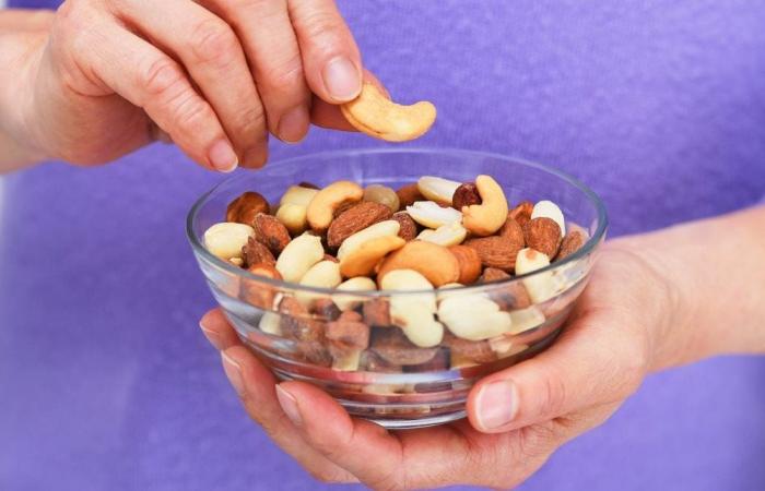 لمحبي المكسرات.. هذا ما يجب معرفته عنها