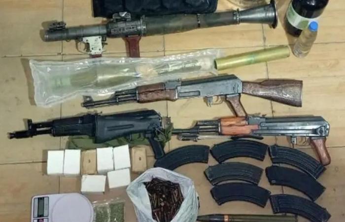 توقيف مواطنين في الشراونة والميناء… وضبط أسلحة ومخدرات