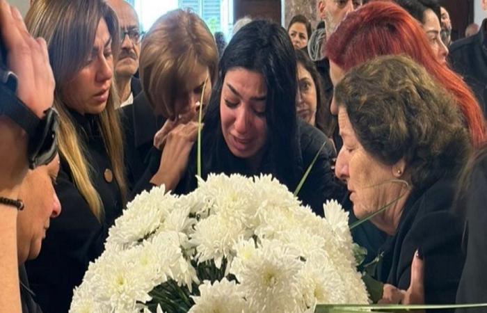 بالصورة: وصول جثمان الشهيدة رولا مطر إلى كنيسة سن الفيل