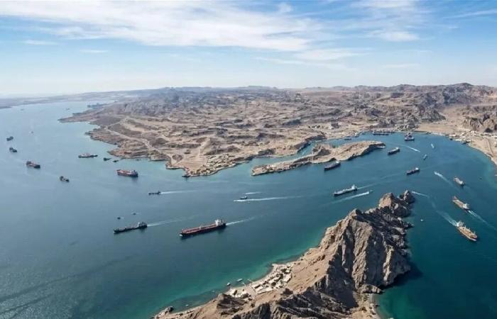 وزير الصناعة الإماراتي: مضيق هرمز ليس مفتوحًا