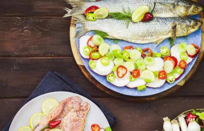 منذ زمن الفراعنة.. ما هو سرّ الهوس المصري بأكلة الفسيخ؟