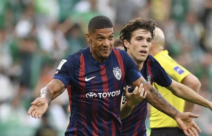 الأهلي يتمنى الشفاء العاجل للاعب جوهور بعد إصابة قوية في مباراة آسيوية